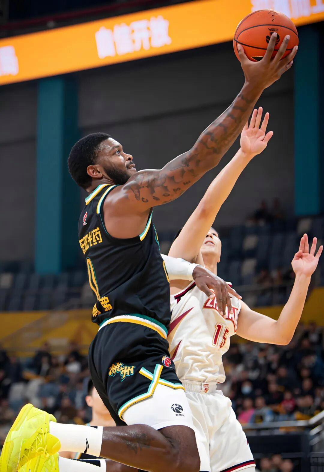 刚刚！萨拉赫在掘金比赛中大比分领先蒂姆新星爆冷表现惊艳，辽宁本钢围绕亚冠回应争议的简单介绍